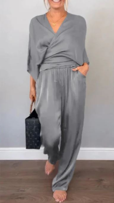CONJUNTO TOP CON CUELLO EN V Y PANTALON