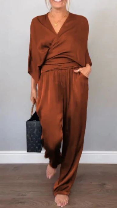 CONJUNTO TOP CON CUELLO EN V Y PANTALON