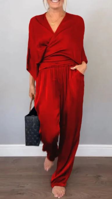 CONJUNTO TOP CON CUELLO EN V Y PANTALON