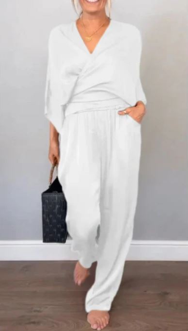 CONJUNTO TOP CON CUELLO EN V Y PANTALON