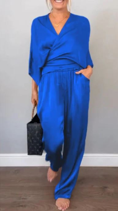 CONJUNTO TOP CON CUELLO EN V Y PANTALON