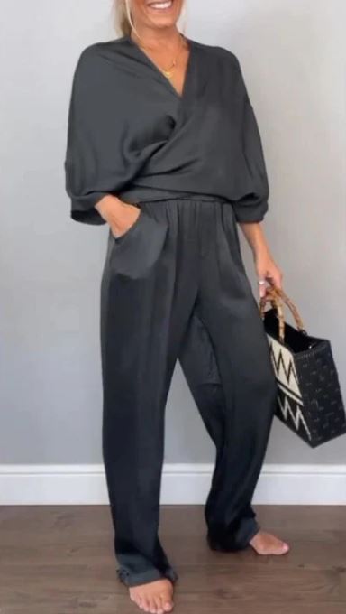 CONJUNTO TOP CON CUELLO EN V Y PANTALON