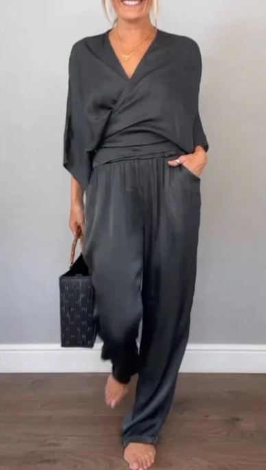 CONJUNTO TOP CON CUELLO EN V Y PANTALON